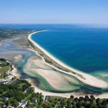 APARTMENT T3 Small sea view 150 meters from the beach.