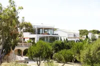 Luxury apartment with beautiful views, private pool and beach access