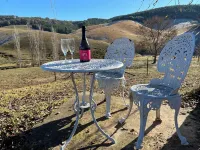 Native Valley Cottage is a peaceful, tranquil hideaway in the Tumbarumba area. Hotels in Holbrook