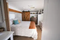 Happy Trails Bed and Breakfast Hotels in Tropic