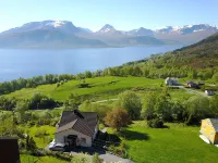 Stunning views to the mountains and sea, sleeps 6people. Hotels in Gurskoy