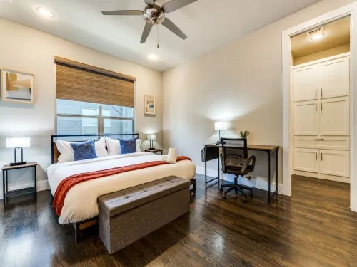 CozySuites Uptown 3Br King Beds Skyline View