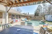 Swim and Unwind Pet-Friendly Home in Spring!