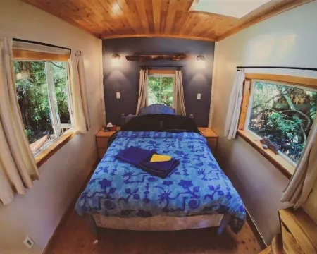 Up the Creek Backpacker's Lodge Hotels in Sunshine Coast