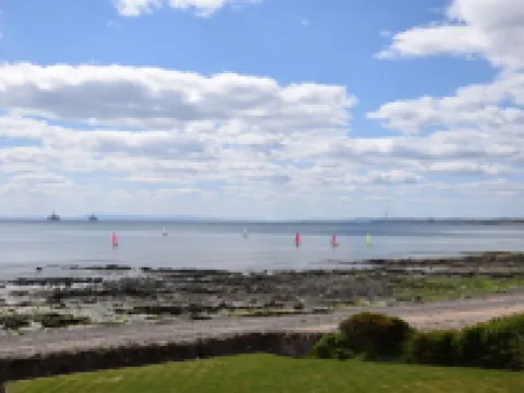 Seascape Largo Hotels in Leven