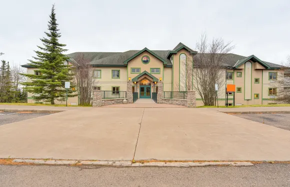 游泳池和湖泊通道：北部湖泊度假屋！