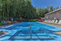 Olde Tavern Motel and Inn - Cape Cod - Beach