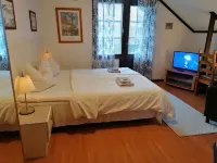 Cronin's Guesthouse Bed & Breakfast - balcony