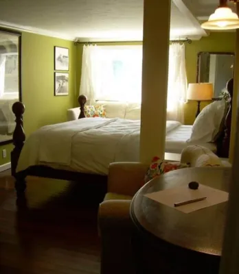 Salmonberry Inn & Beach House - Homestays