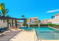 Family Home Private Garden and Jacuzzi - Виллы