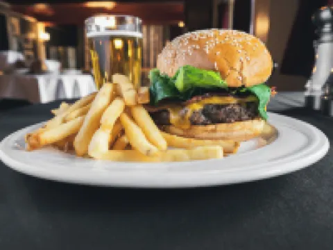 傳統紅石旅館 皮特金縣酒店