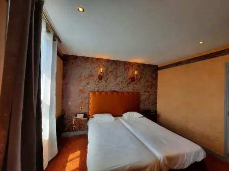 Logis Hôtel Restaurant le Medicis Отели в г. Молинёф