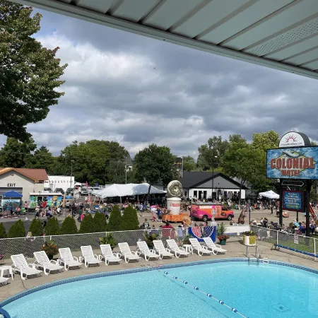 Colonial Motel