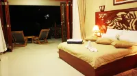 Pirogue Lodge