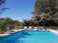 Le Domaine d'Alezen Hôtels à : Grans