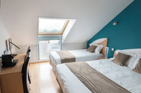 Logis Hôtel Centrotel et Spa Bulles d'Allier Отели в г. Над