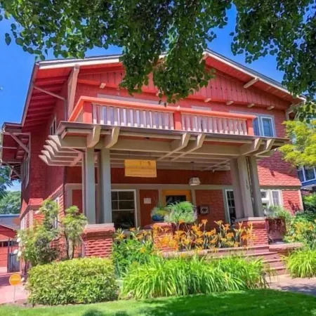Lady Geneva Bed & Breakfast