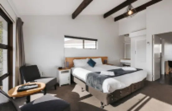 Cobblestone Court Motel - Wenzel Motels Hotels in 