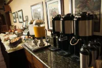 FivePine Lodge - breakfast