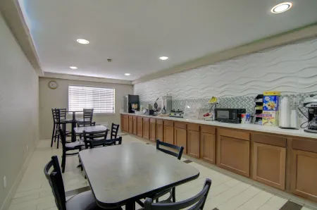 西橋旅館及套房酒店