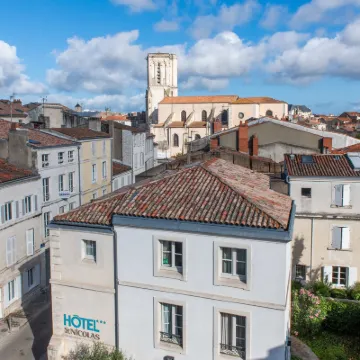 Le Saint-Nicolas Hôtel Hotels in der Nähe von Cathedrale St-Louis (La)