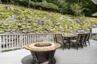 Elevated Lifestyle, Spacious 6 Bdrm w/ Hot Tub!