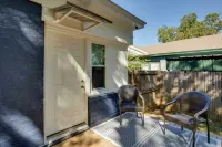 Walkable Tyler House w/ Deck: 1/2 Mi to Downtown! - Kitchenette