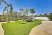 Mtn-view Gem w/ Private Yard: Luxe Beaumont Home - WiFi