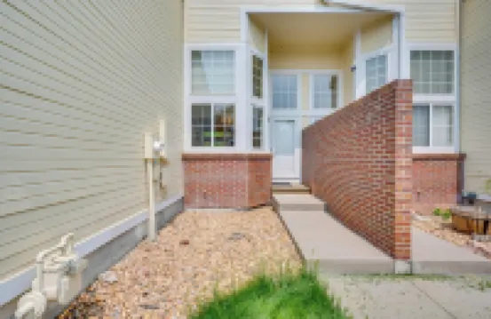 13 マイル トゥ ダウンタウン デンバー: アーバダ タウンホーム ウィズ デッキ