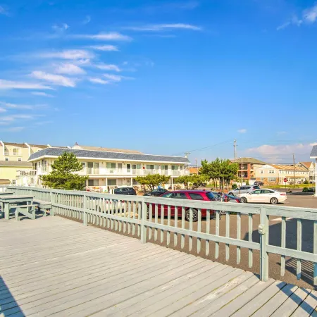 Beautiful Brigantine Condo - Walk to Beach!