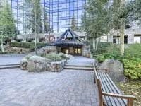 6 Mi to Lake Tahoe Everline Resort Retreat! Hotels in Olympic Valley