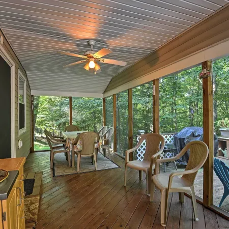 Pocono Mountain Home 1 Mi to Lake Wallenpaupack!