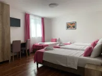 Dona, Altina Hotels in Novi Banovci