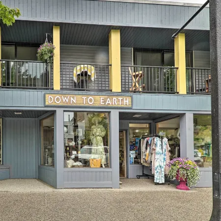 Cute Grand Haven Apartment Walk Downtown Streets!