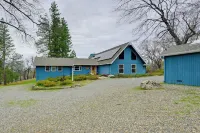 7 Mi to Bass Lake! Spacious 'Mudge Ranch Retreat' - 3-Star