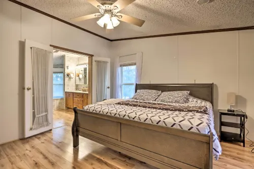 Reteat on 45 Acres! Spacious Family Apt in Lebanon - parking