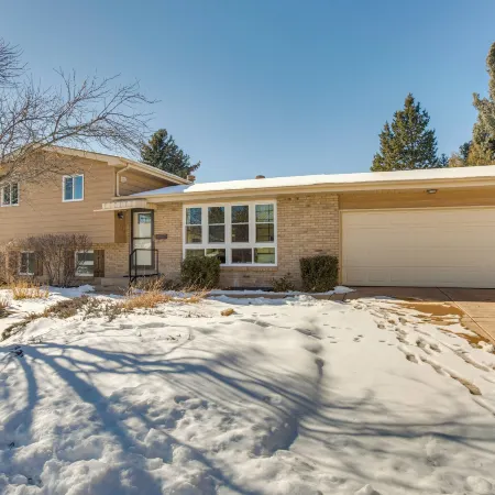 9 Mi to Dtwn: Quiet South Denver Apartment
