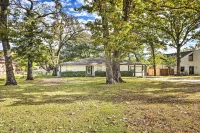Cedar Creek Lake Home Private Dock and Hot Tub - Homestays