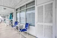 Virginia Beach Studio w/ Balcony + Pool View! - Condos