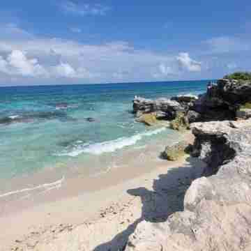 Your Peaceful Caribbean Retreat: Secure & Quiet Apartment with medical care Fitness & Recreational Facilities