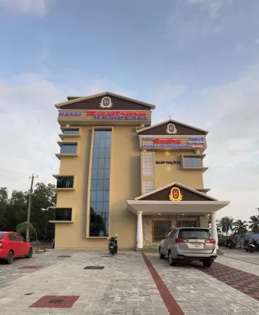 Hotel Radhma Residency Отели в г. Малп