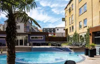 Quality Hotel the Reef - Pools