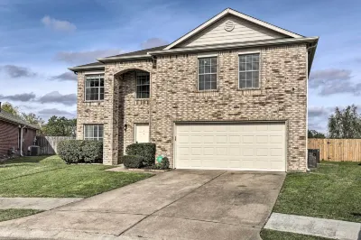 Spacious Houston Home ~ 22 Mi to Downtown! Các khách sạn gần Shri Swaminarayan Mandir