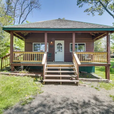 8 Mi to Saddleback Ski Area: Cabin w/ Fire Pit