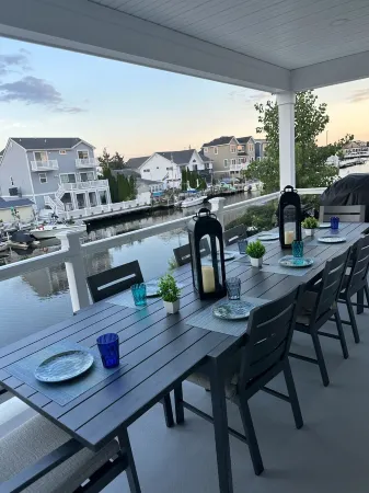 Beautiful new home with heated pool on a lagoon