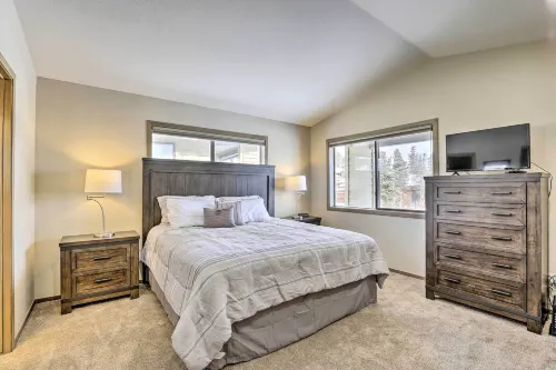 Sleek Frisco Townhome w/ Views: 8 Mi to Copper Mtn - balcony