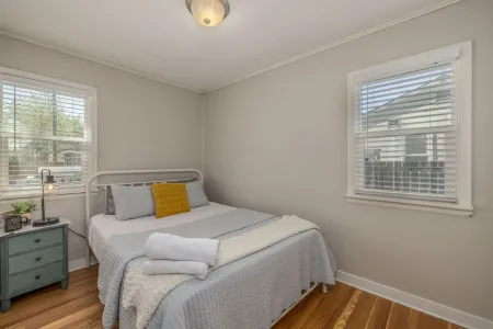 Spacious Outdoor Oasis Near Attractions - Charming Family Haven