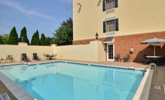 Hampton Inn & Suites State College at Williamsburg Square