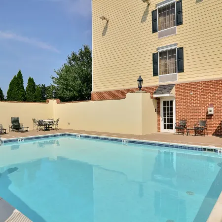 Hampton Inn & Suites State College at Williamsburg Square