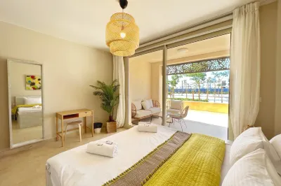 Sparky & Summery 2 Bdr Mangroovy Free Beach & Pool Access Hotels in 